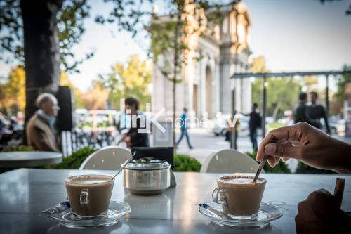 Everyday scene: coffee on the cafés around the Puerta de Alcalá